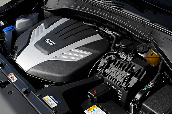 2013-Hyundai-SantaFe_engine