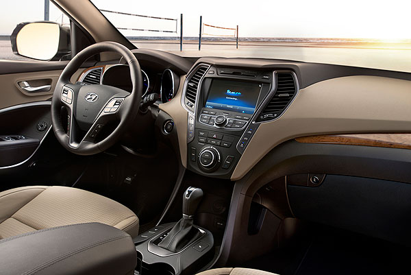 2013-Hyundai-SantaFe_interior