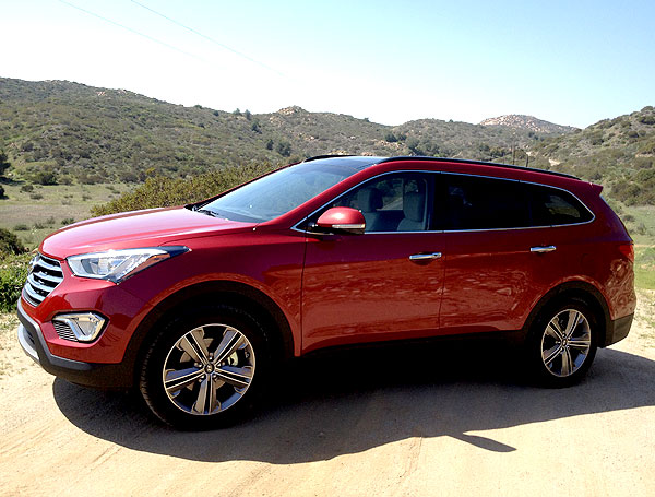 2013-Hyundai-SantaFe_side_red_er
