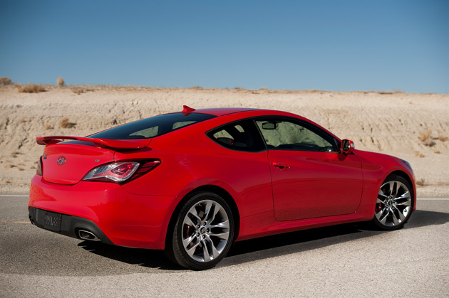 2013-Hyundai-Genesis-Sport-Coupe-3.8-Track-6