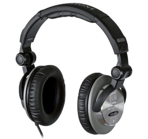 The 7 Best Headphones For Airplane Travel