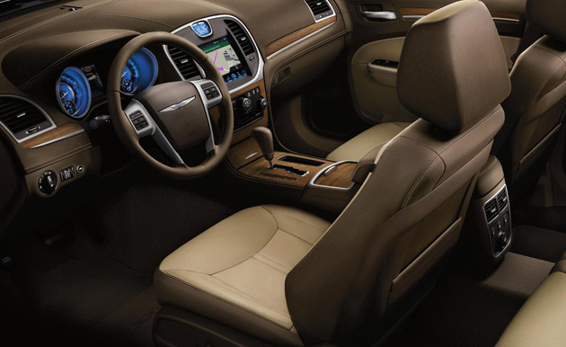 2014-Chrysler-300C-AWD-05