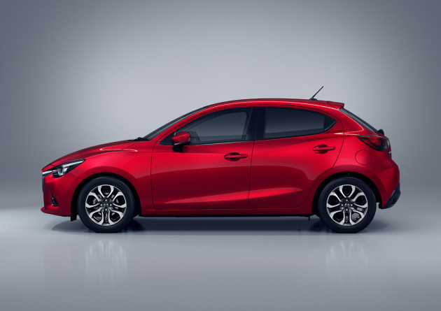 2016-Mazda2-2