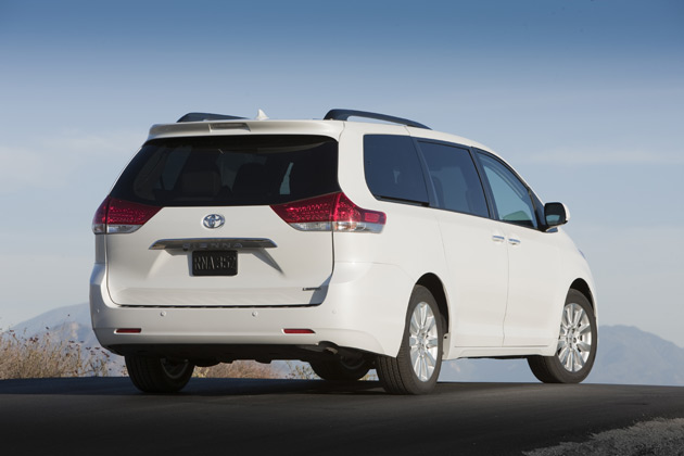 2014-Toyota-Sienna-LTD-2