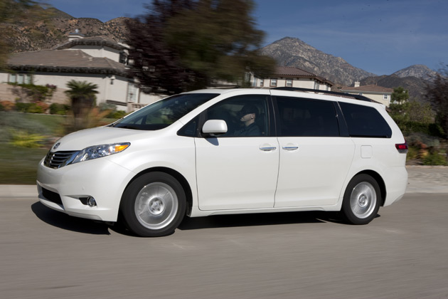 2014-Toyota-Sienna-LTD-3