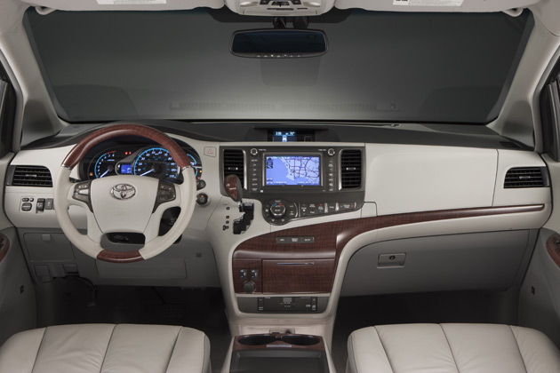 2014-Toyota-Sienna-LTD-4