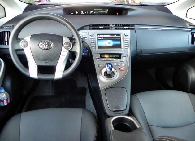 2014-Toyota-Prius-Five-3