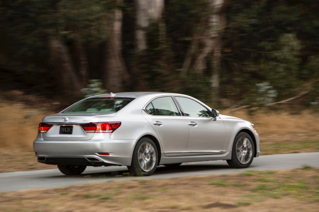 2014-Lexus-LS-460-4