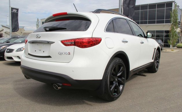 2015-Infinti-QX70-2