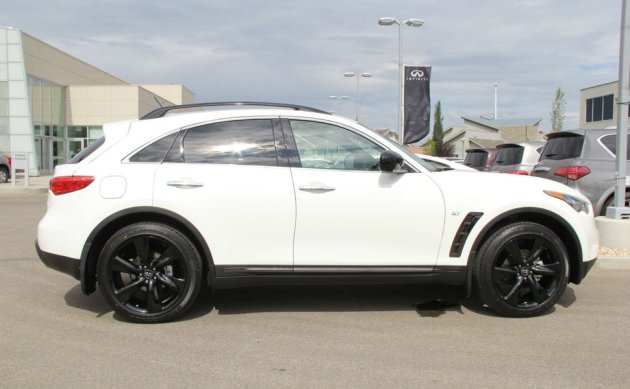 2015-Infinti-QX70-3