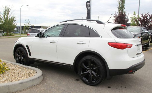 2015-Infinti-QX70-4