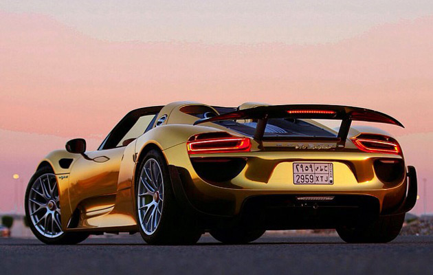 Gold-Porsche-918-Spyder-1