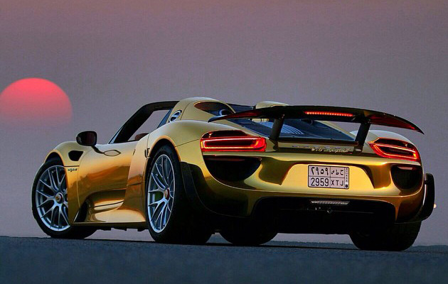 Gold-Porsche-918-Spyder-5