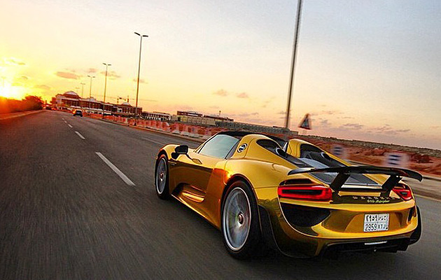 Gold-Porsche-918-Spyder-6