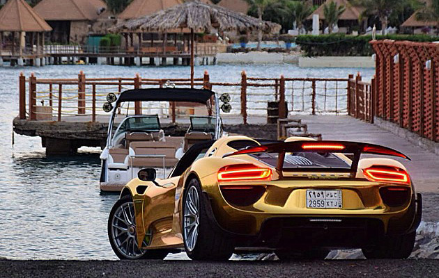 Gold-Porsche-918-Spyder-7