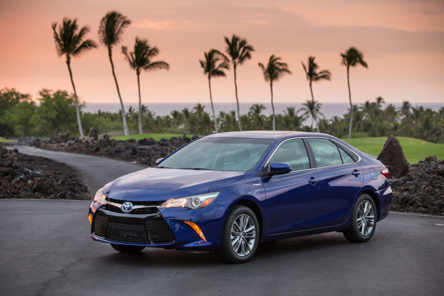 2015-Toyota-Camry-Hybrid-1