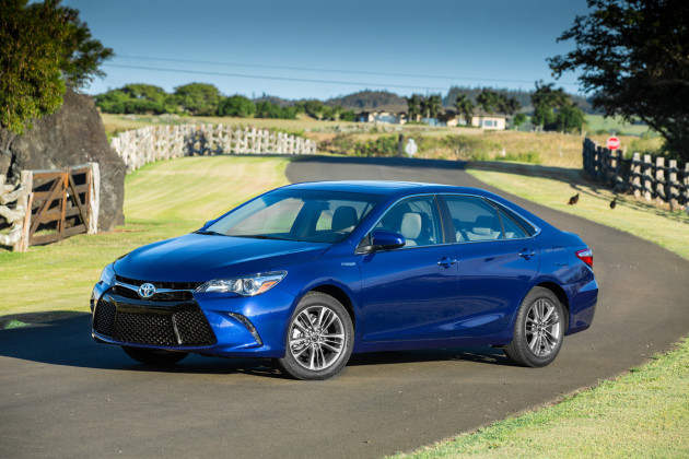 2015-Toyota-Camry-Hybrid-3