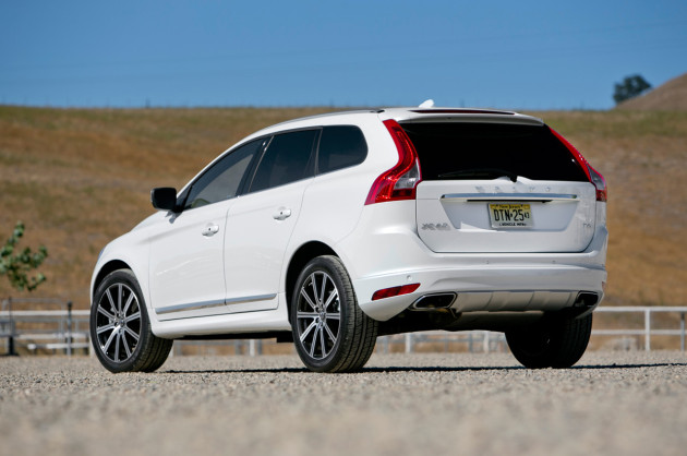 2015-Volvo-XC60-T6-2