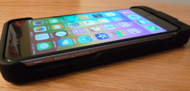 BuQu PowerArmour Battery Case for the iPhone 6 - Close up