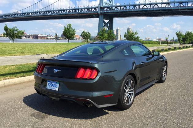 2015-Ford-Mustang-EcoBoost-2