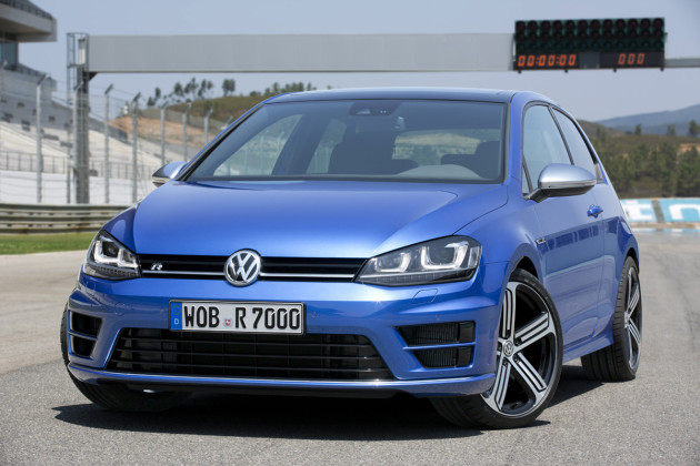 2015-VW-Golf_R_1