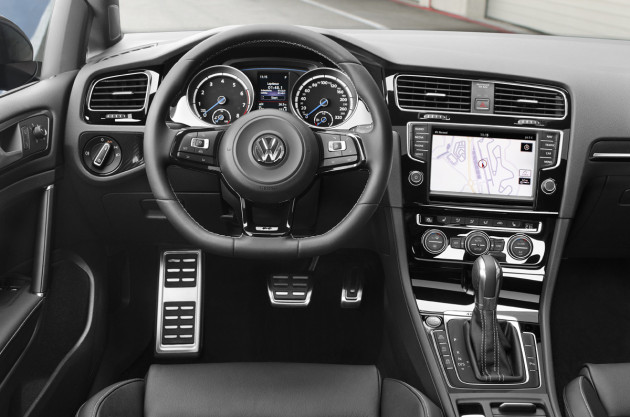 2015-VW-Golf_R_4