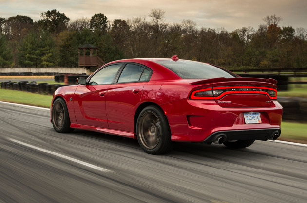 2015-Dodge-Charger-SRT-Hellcat-2