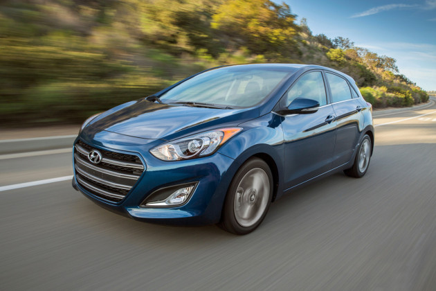 2016-Hyundai-Elantra-GT-1