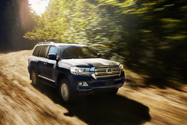 2016_Toyota_Land_Cruiser_1