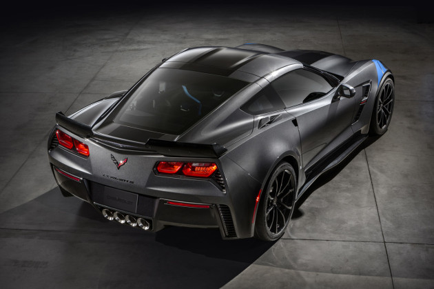 2017-Chevrolet-Corvette-Grand-Sport-2