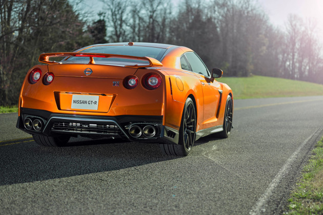 2017-Nissan-GTR-3