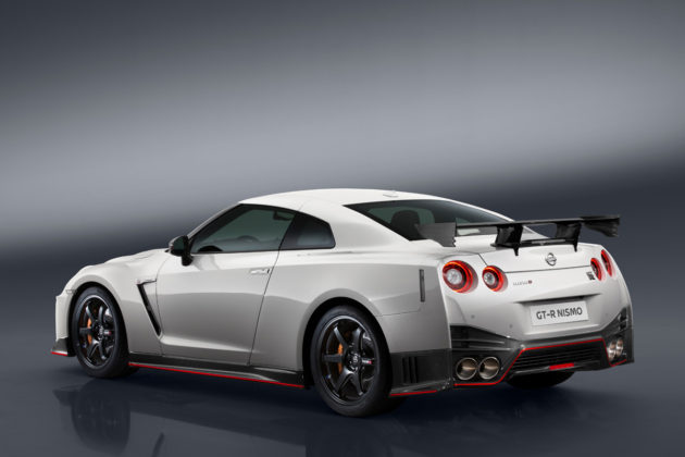 2017-Nissan-GT-R-NISMO-2