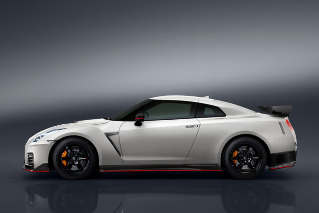 2017-Nissan-GT-R-NISMO-3