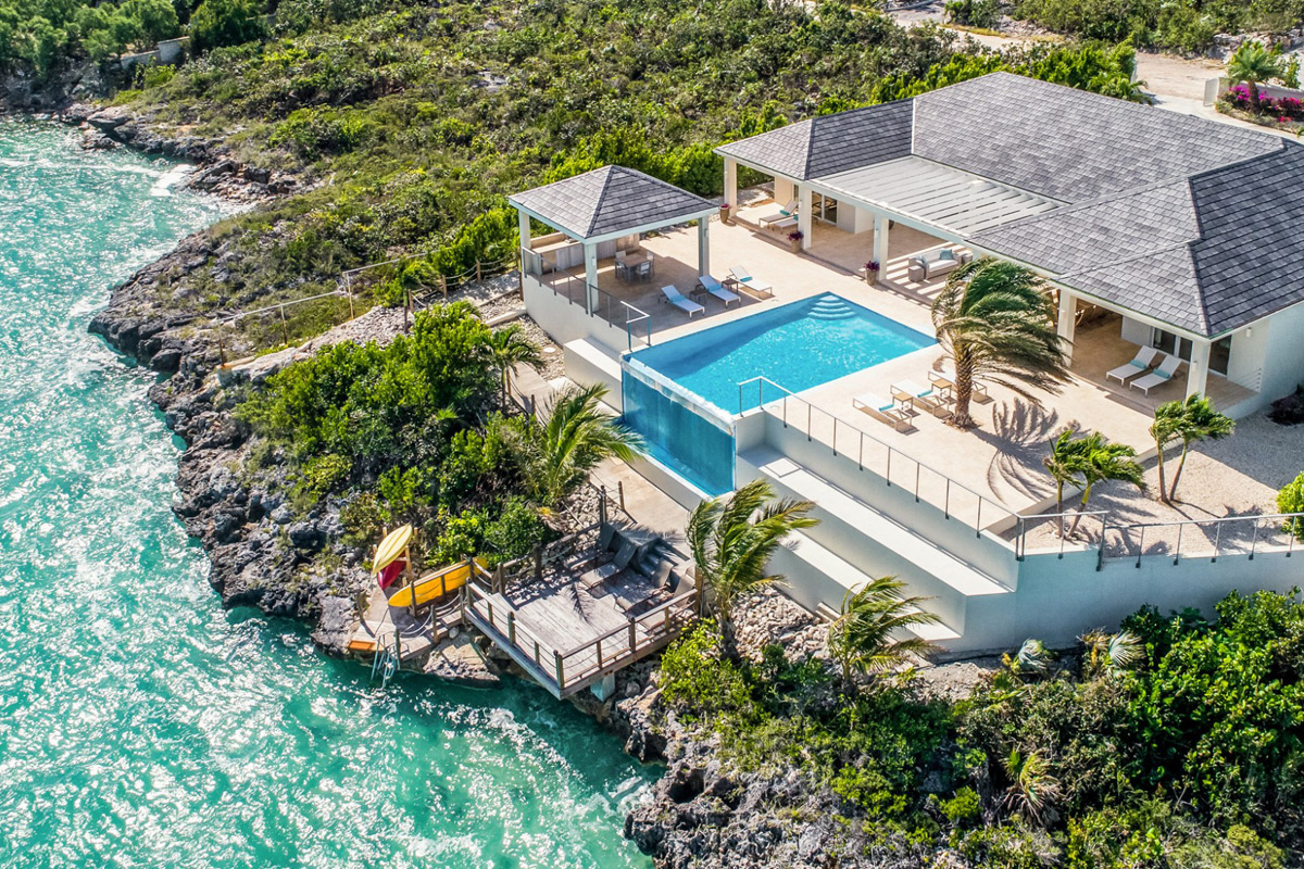 Airbnb Luxe - Villa Capri Chalk Sound in Provo, Turks and Caicos Islands