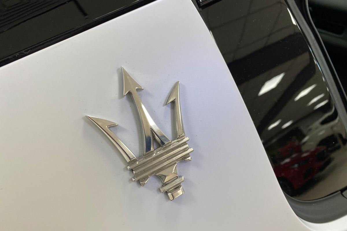 2022 Maserati MC20 - Trident Badge