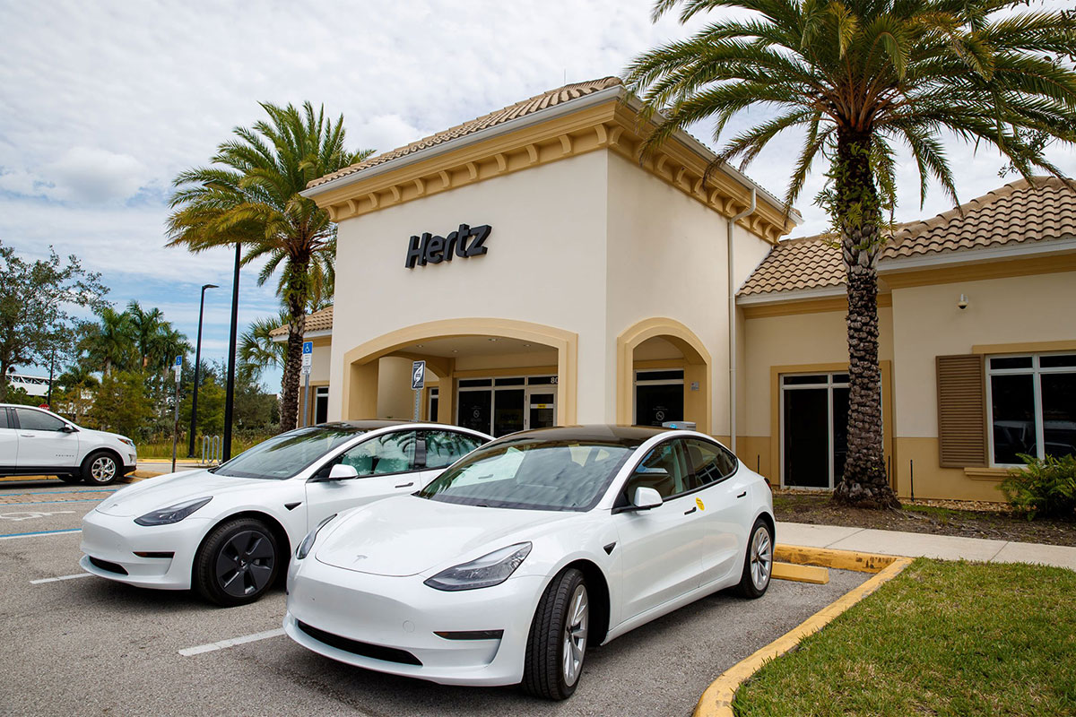 Hertz to purchase 100,000 Tesla Model 3 vehicles