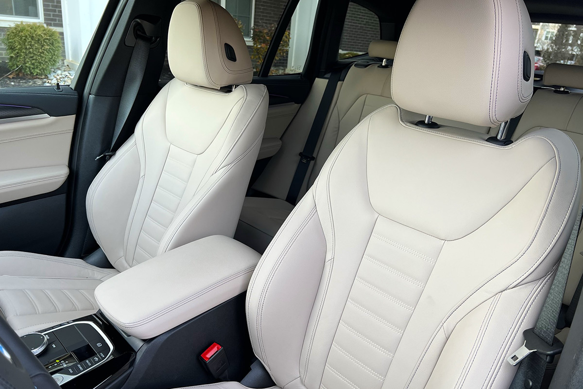 2022 BMW X3 M40i front seats