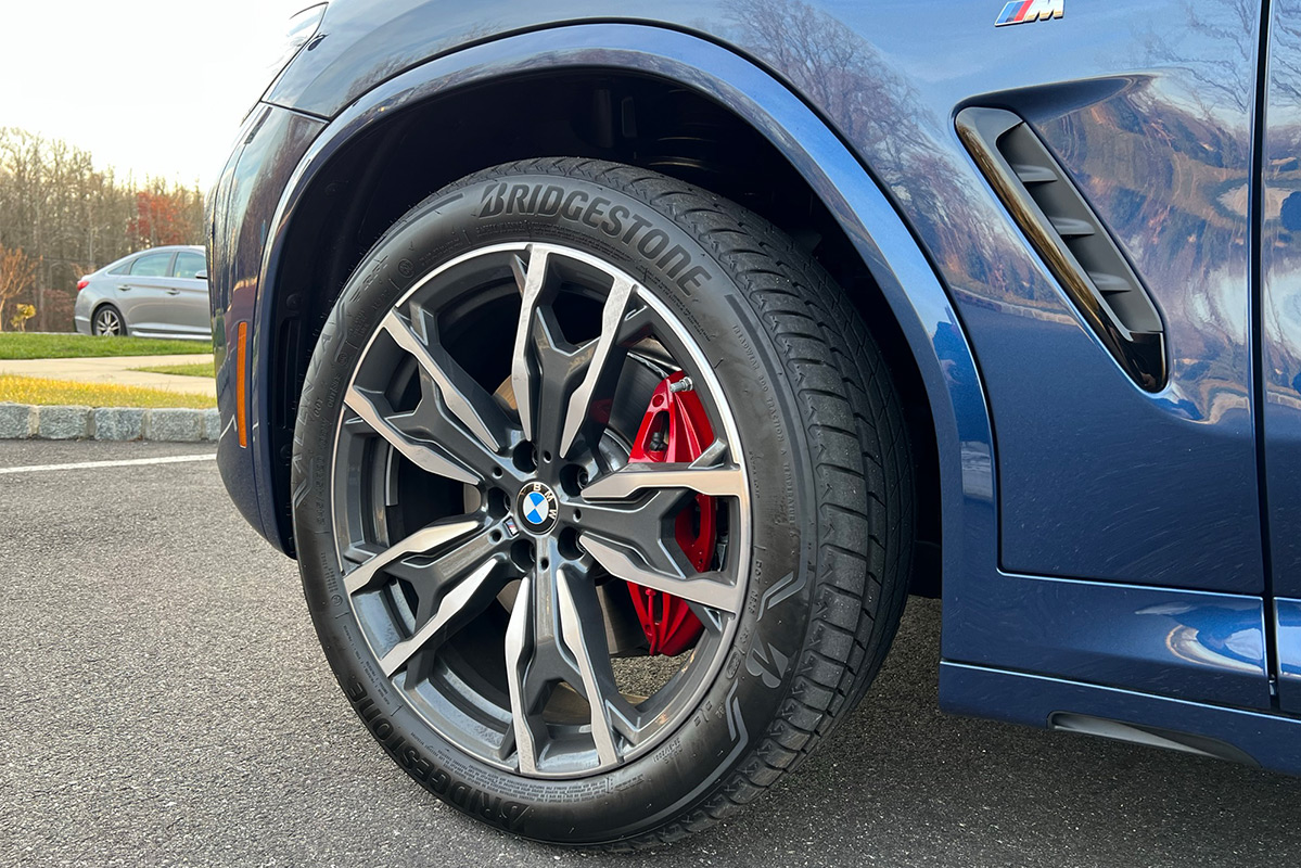 2022 BMW X3 M40i 20-inch M double-spoke alloy wheels