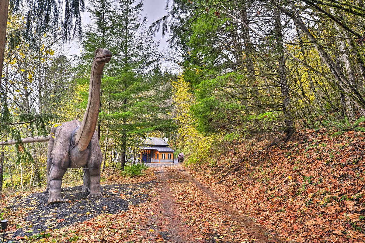 Jurassic Retreat dinosaur vacation house rental
