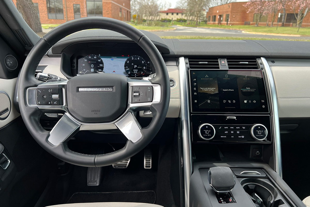 2021 Land Rover Discovery R-Dynamic S interior