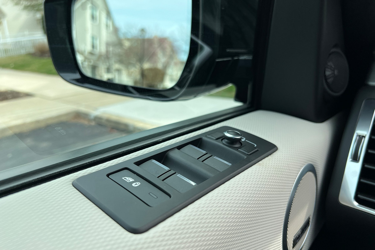 2021 Land Rover Discovery R-Dynamic S window controls