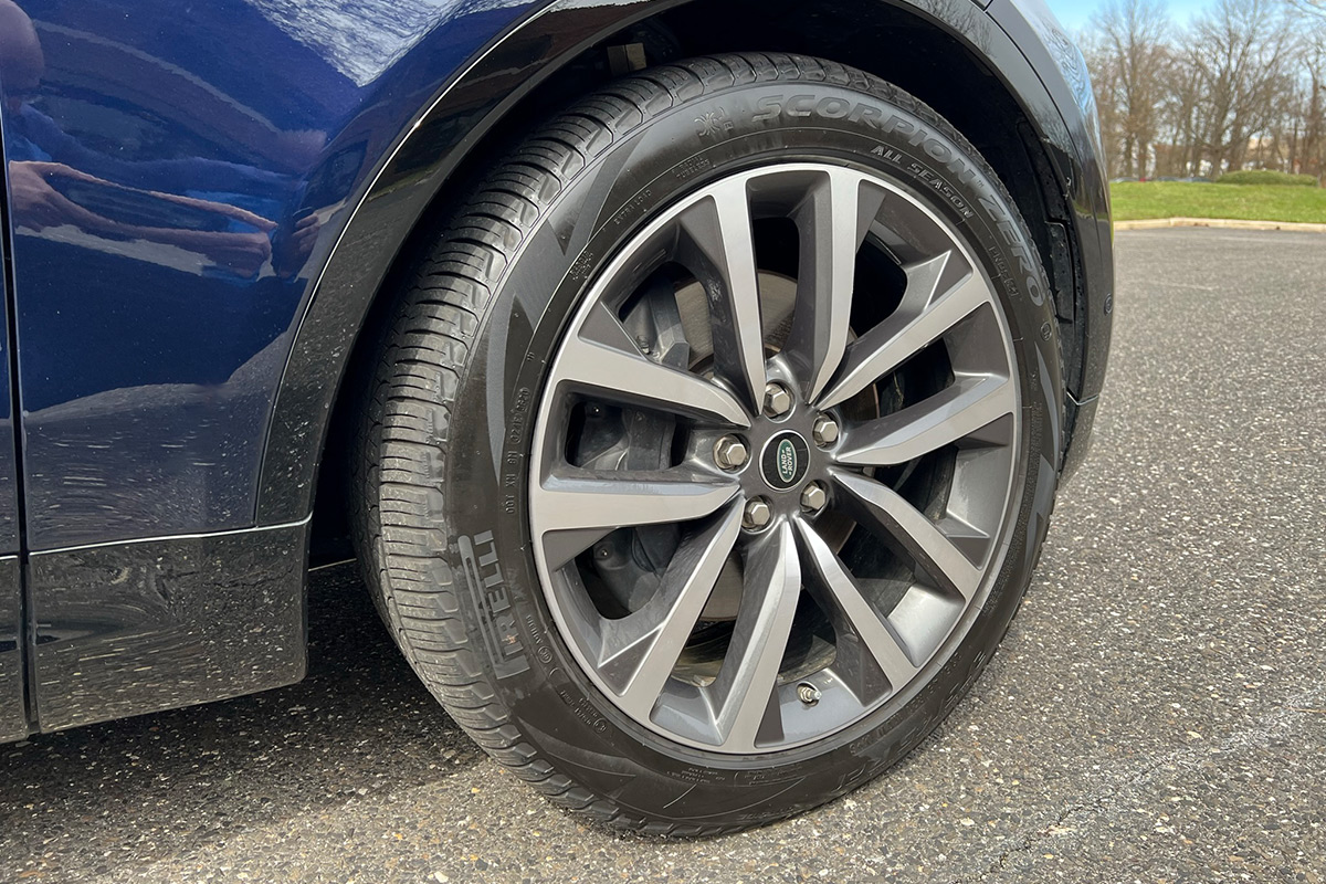 2021 Land Rover Discovery R-Dynamic S wheels