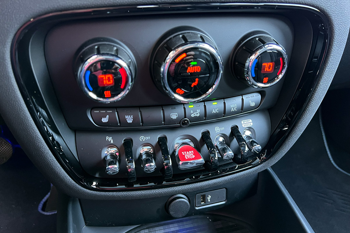 2023 MINI Cooper S Clubman ALL4 HVAC controls
