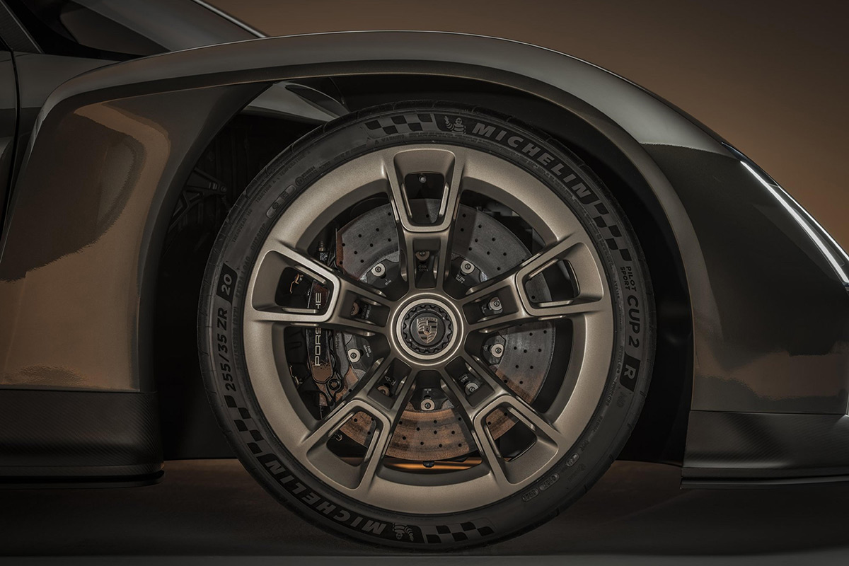 Porsche Mission X wheel and tire