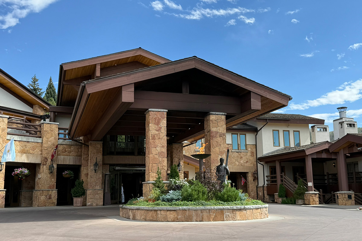 Stein Eriksen Lodge entrance
