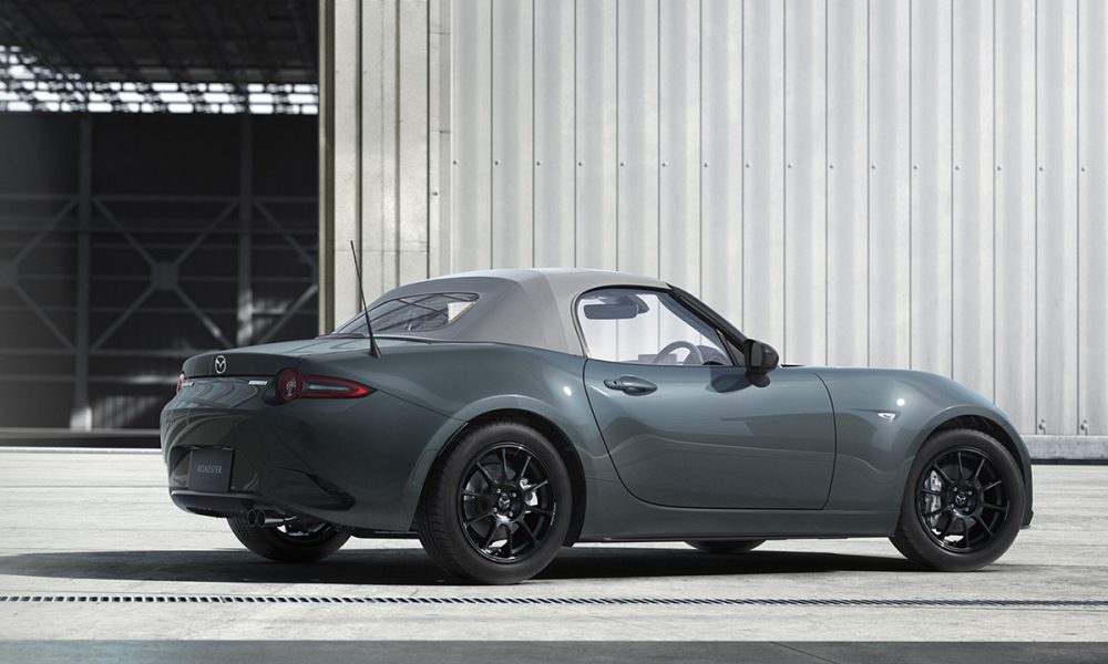 Mazda MX-5 Miata in Zinc Green
