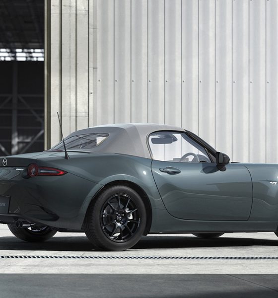 Mazda MX-5 Miata in Zinc Green