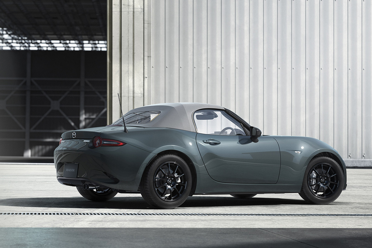 Mazda MX-5 Miata in Zinc Green