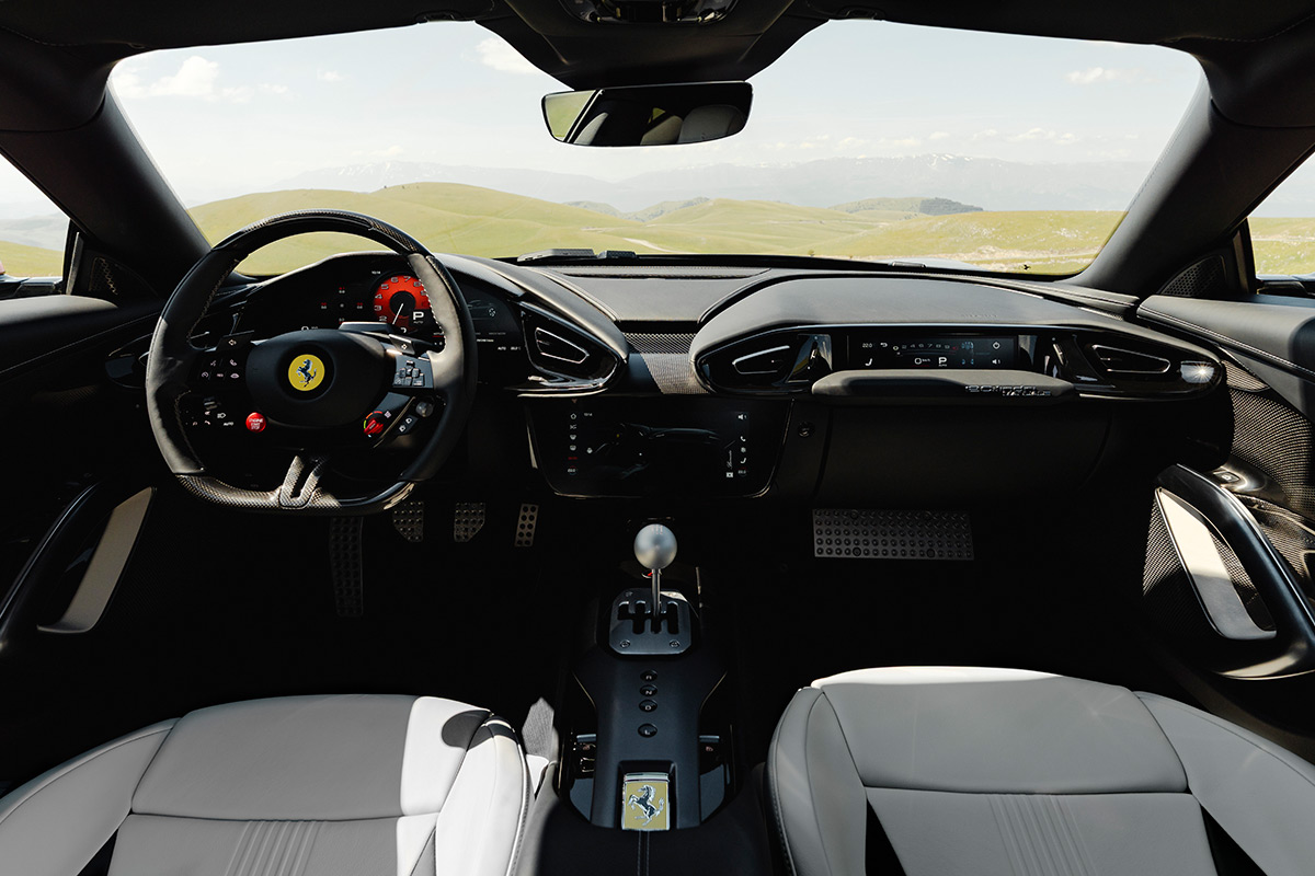 Ferrari 12Cilindri Manuale interior