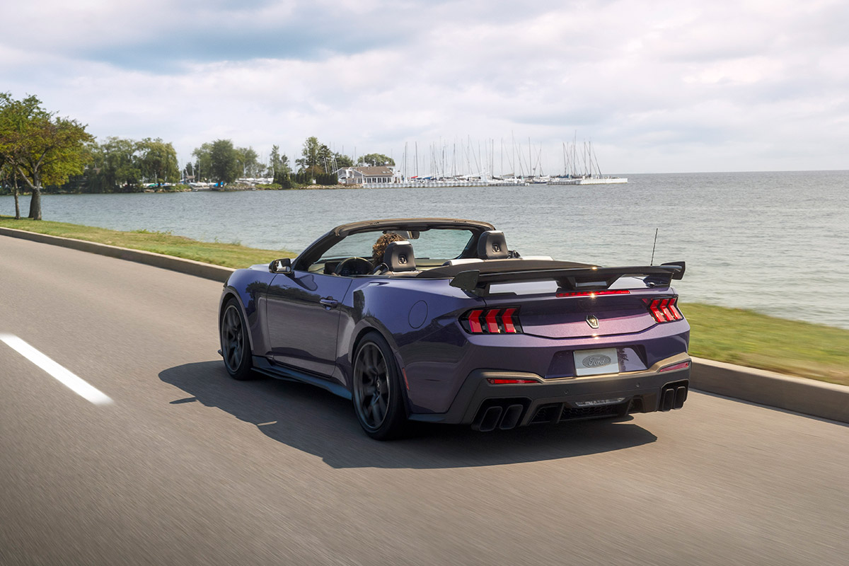 Ford Mustang Dark Horse SC Convertible